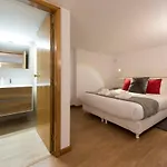 Lovelystay - The Getaway Duplex - Free Parking Lägenhet