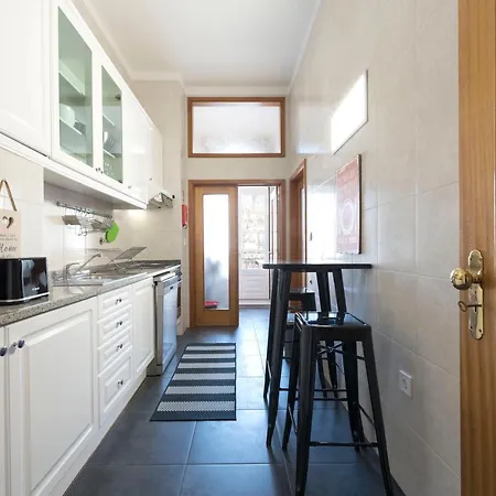 דירה Lovelystay - The Getaway Duplex - Free Parking *