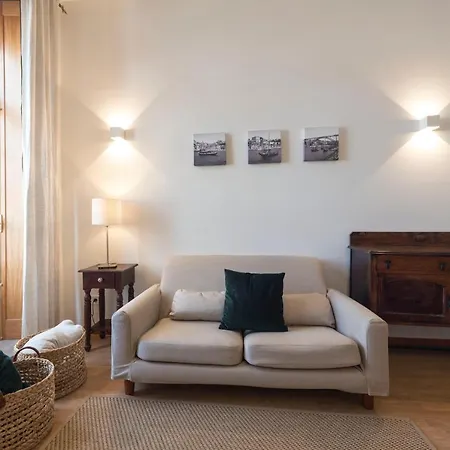 דירה Lovelystay - The Getaway Duplex - Free Parking *
