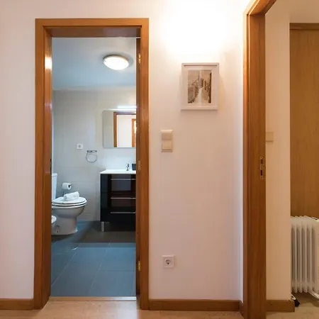 Lovelystay - The Getaway Duplex - Free Parking דירה *