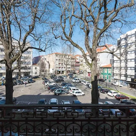 Lovelystay - The Getaway Duplex - Free Parking Porto