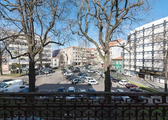 Lovelystay - The Getaway Duplex - Free Parking Porto