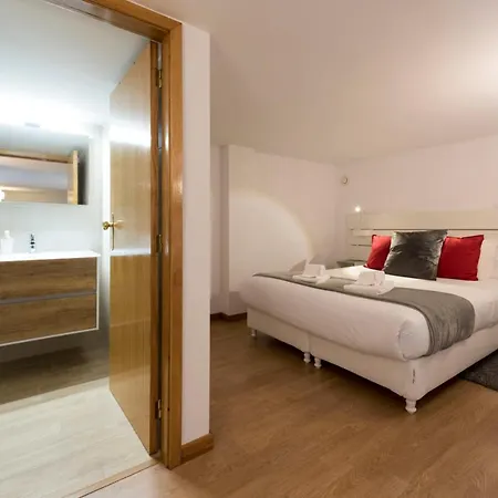 Lovelystay - The Getaway Duplex - Free Parking شقة