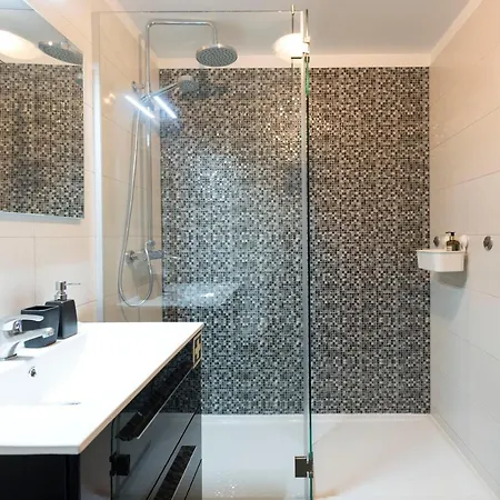 Lovelystay - The Getaway Duplex - Free Parking Daire Porto