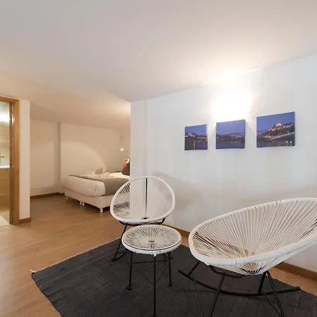 شقة Lovelystay - The Getaway Duplex - Free Parking