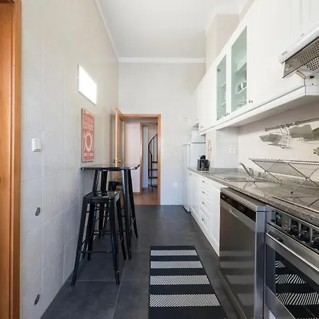 Lovelystay - The Getaway Duplex - Free Parking شقة بورتو